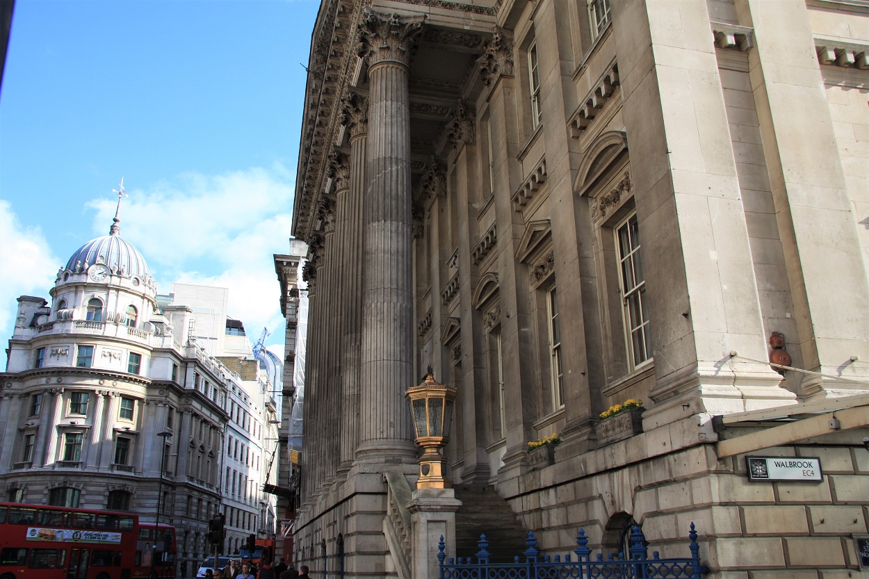 portico corinthian