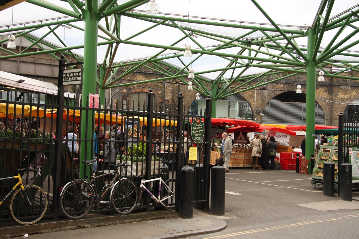 outside borough market walklondon