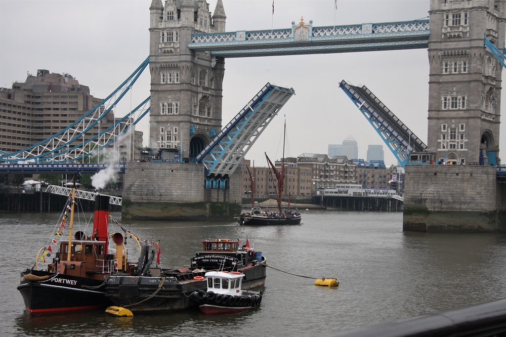 tower bridge opening pool of london walklondon