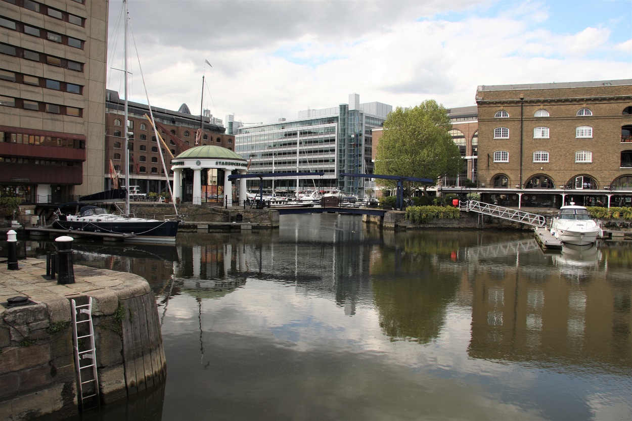 river thames st katharine docks marina - walklondon