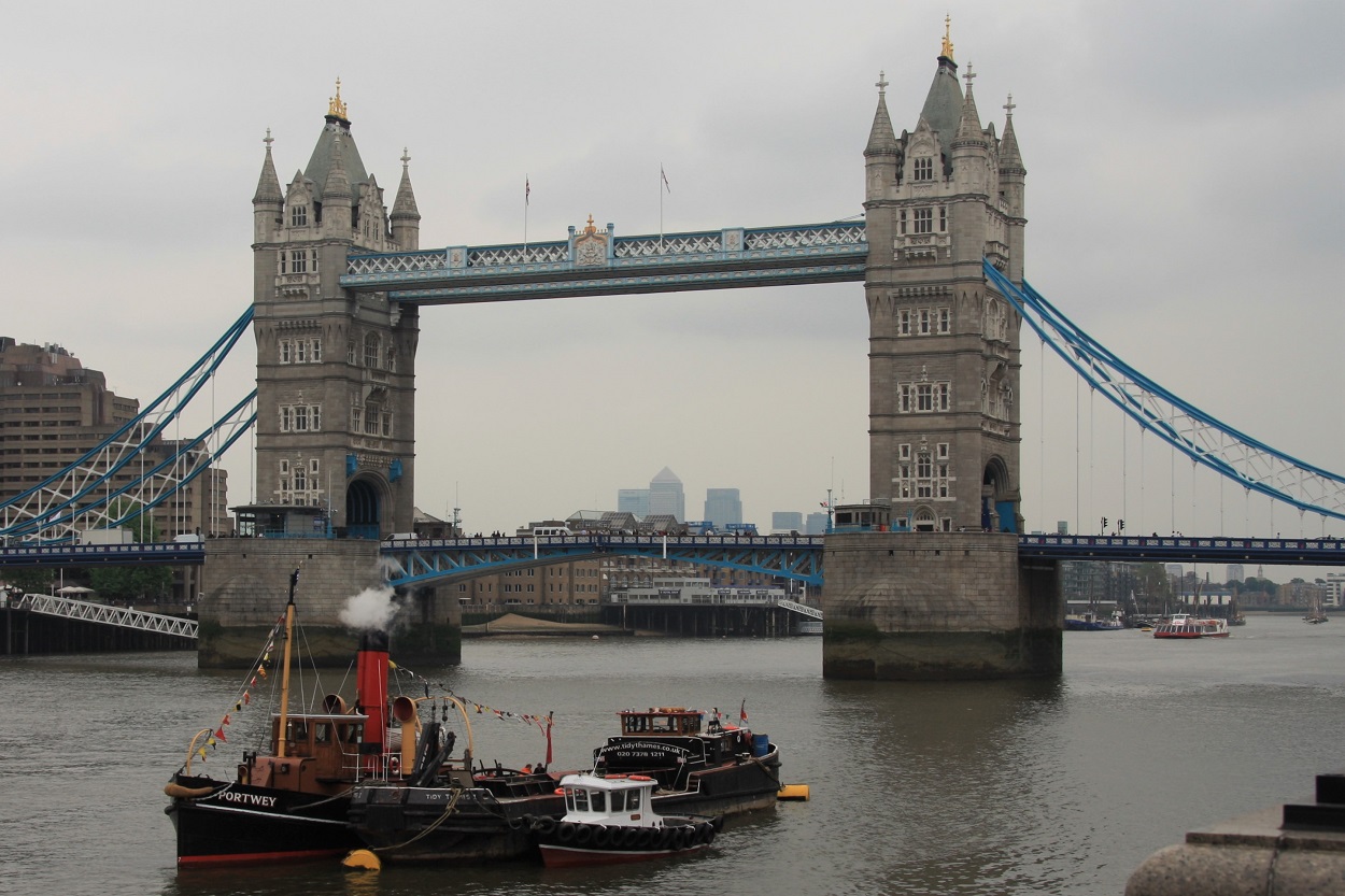 opening suspension bridge - walklondon
