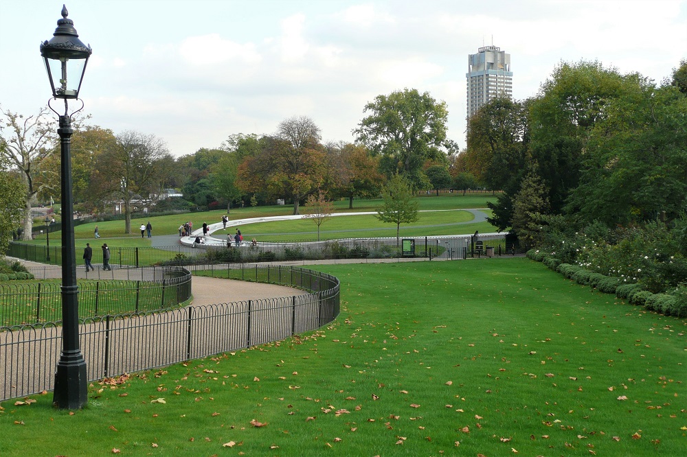 path leading to diana fountain