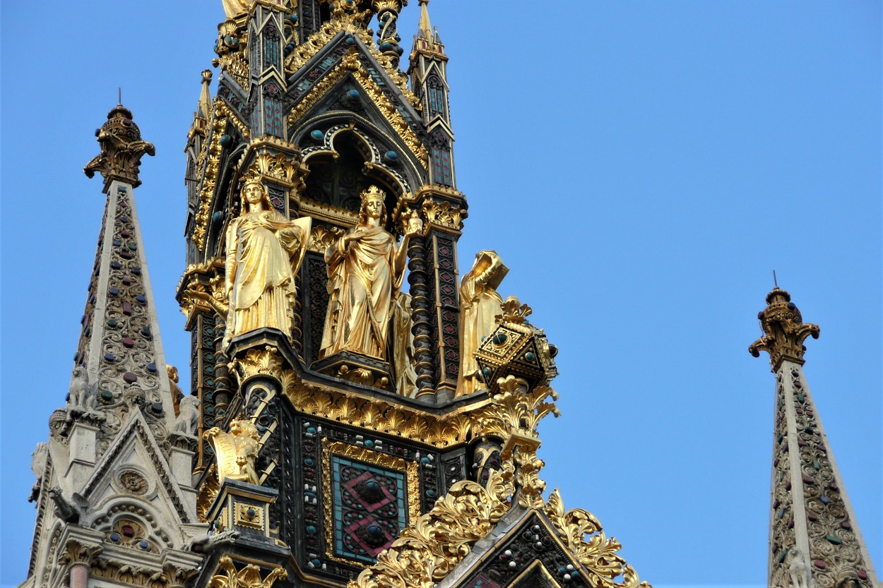 albert memorial statues 