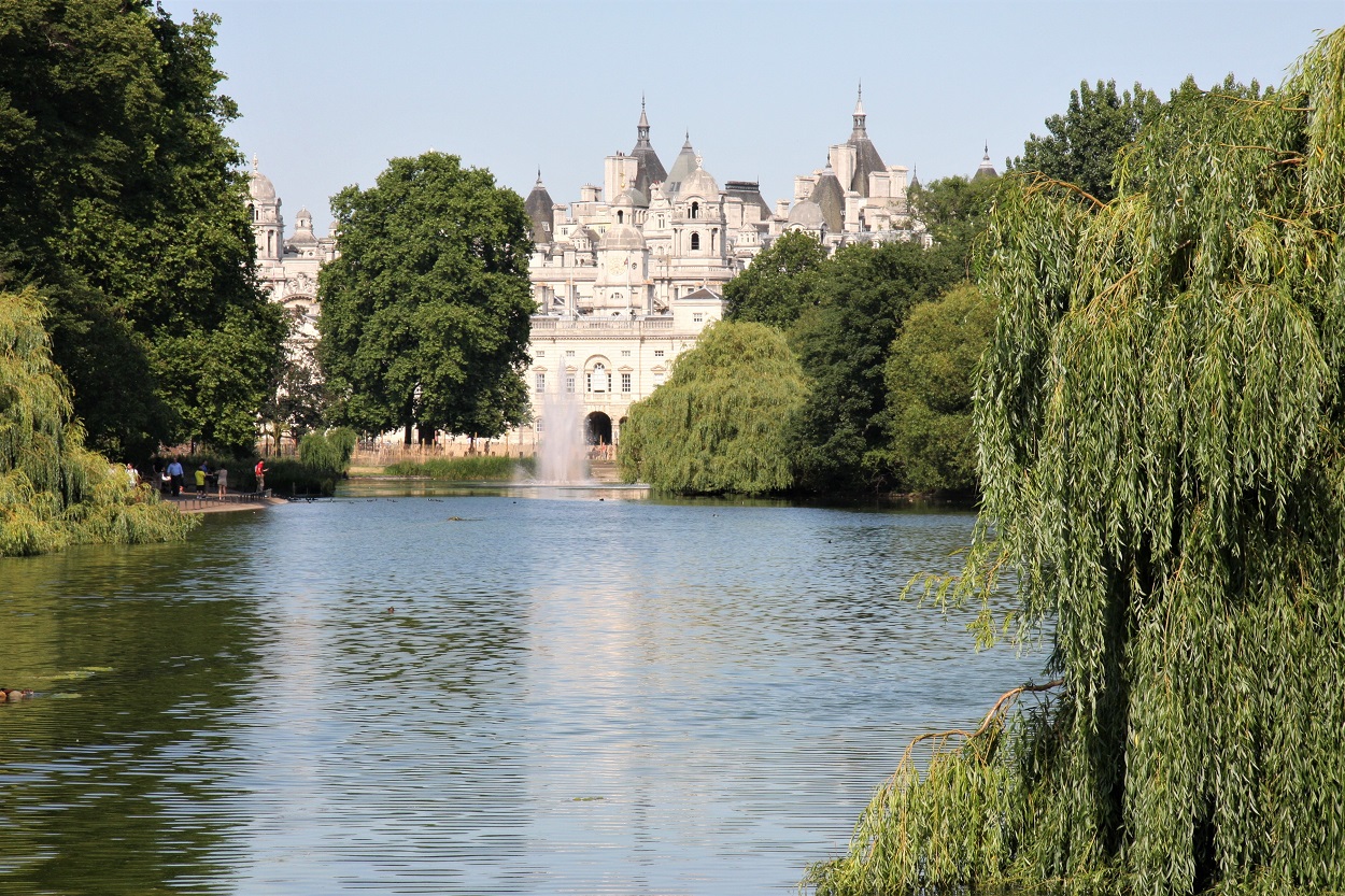 duck island and lake st james's park london
