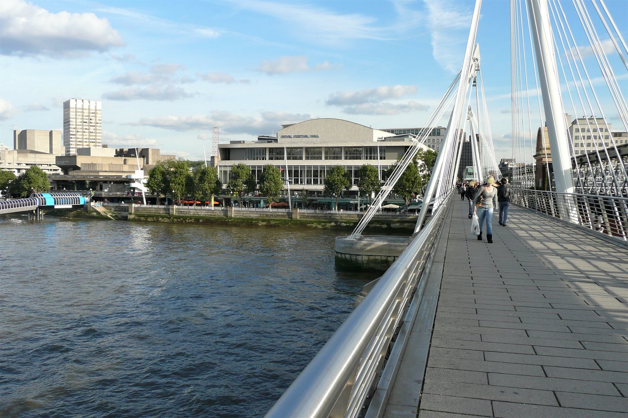 footbridge to southbank