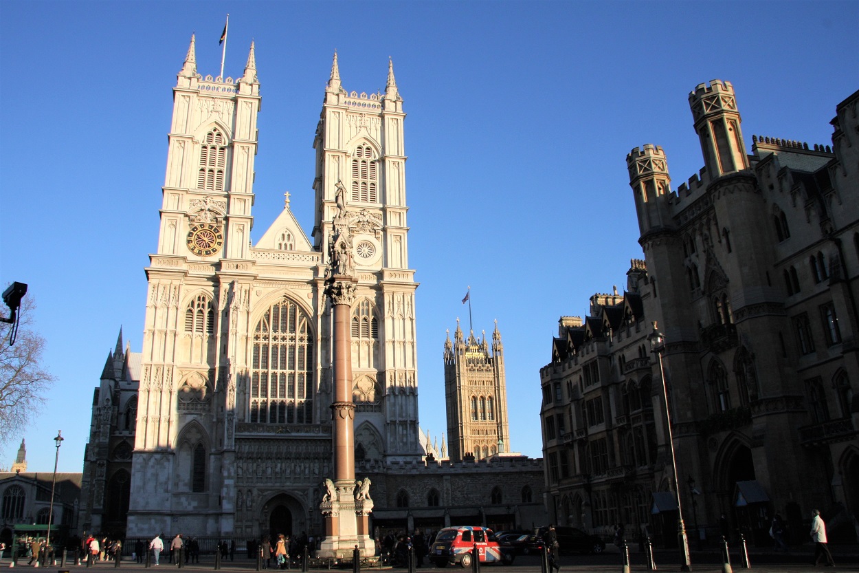 10 statues to modern martyrs